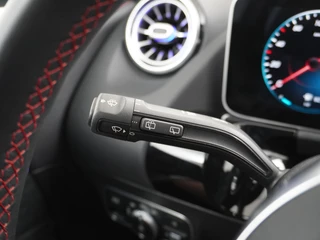 Mercedes-Benz GLA Mercedes-Benz GLA 200 AMG // Camera // Sfeerverlichting // Night Pakket // Augmented Reality // Carplay // 19