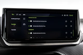 Peugeot 2008 Peugeot 2008 1.2 PureTech 130 PK GT - Automaat | Dig. Cockpit | Adapt. Cruise | Elek. stoel | Stoelverw. | PDC | Camera | NAV + App. Connect | ECC | LM 17