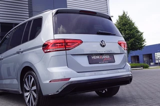 Volkswagen Touran Volkswagen Touran 1.5 TSI DSG R-Line Black st/ 7Pers./Panodak /trekhaak wegkl./ACC - afbeelding nr 37