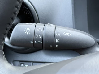 Toyota C-HR Toyota C-HR 2.0 Hybrid 200 Team D | CarPlay | ACC | Camera | LED | Dodehoek | Keyless | 18 inch - afbeelding nr 16