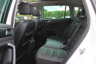 Volkswagen Tiguan Volkswagen Tiguan 2.0 TSI 4Motion Highline / Vol opties! / Panoramadak / Camera / Head-up / Leder / 18'' / Keyless / Dynaudio / Apple CarPlay / Standverwarming / Naavigatie / DAB / Dodehoek / Stoelverwarming / ACC - afbeelding nr 11