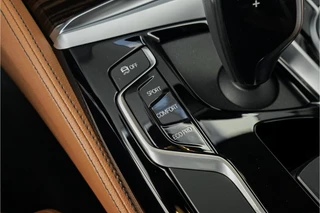 BMW 5 Serie BMW 5 Serie 530i High Ex Luxury Schuifdak Comfortstoel Navi Trekhaak Camera - afbeelding nr 28