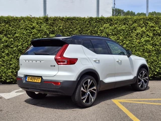 Volvo XC40 Volvo XC40 B5 AWD R-Design Panoramadak | Trekhaak | H&K Audio | 360 Camera | - afbeelding nr 3