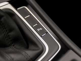 Volkswagen Golf Volkswagen Golf 1.5 TSI R-Line Sport 150Pk Automaat (VIRTUAL COCKPIT, APPLE CARPLAY, GROOT NAVI, CAMERA, LED KOPLAMPEN, ALCANTARA, ADAPTIVE CRUISE, LM VELGEN, DAB+, NIEUWE APK, NIEUWSTAAT) - afbeelding nr 25