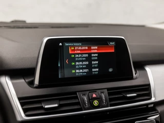 BMW 2 Serie Automaat (NAVIGATIE, CLIMATE, PARKEERSENSOREN, LED KOPLAMPEN, SPORTSTOELEN, CRUISE, TREKHAAK, ELEK ACHTERKLEP, NIEUWSTAAT) - afbeelding nr 24