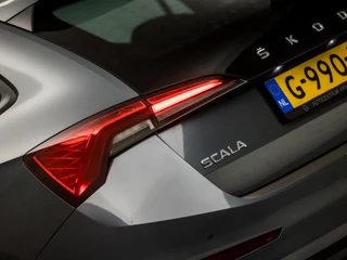 Škoda Scala Automaat (DIGITAL COCKPIT, APPLE CARPLAY, GROOT NAVI, CLIMATE, STOELVERWARMING, SPORTSTOELEN, PARKEERSENSOREN, CRUISE, LED KOPLAMPEN, NIEUWE APK, NIEUWSTAAT) - afbeelding nr 25