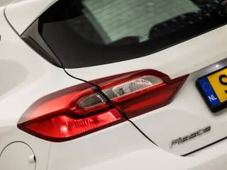 Ford Fiesta (APPLE CARPLAY, GROOT NAVI, PARKEERSENSOREN, SPORTSTOELEN, CRUISE, LANE ASSIST, DAB+, NIEUWSTAAT) - afbeelding nr 26