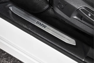 BMW 1 Serie | Cruise | PDC | NAV+ Apple Car Play | EEC | LM 19