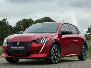 Peugeot 208 Peugeot 208 1.2 PureTech GT-Line 130pk Automaat - Rouge Elixer - Carplay/3D Dash/LED pakket - afbeelding nr 2