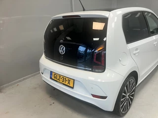 Volkswagen up! Volkswagen UP! High Up! 75PK !!| Black pakket | Climate control | Cruise control | Parkpilot| 17
