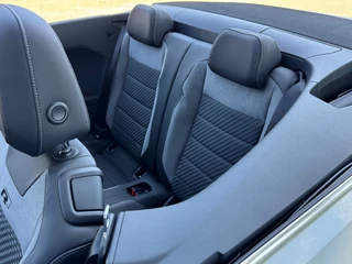 Volkswagen T-Roc Volkswagen T-Roc Cabrio 1.5 TSI R-LINE DSG 150pk Cabriolet - afbeelding nr 71