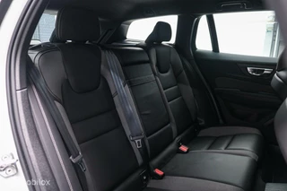 Volvo V60 Volvo V60 2.0 T8 Recharge AWD R-Design | NL auto | DAB+ | CarPlay | Adaptive | Blis | Rijklaar | - afbeelding nr 36