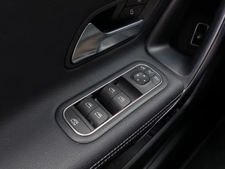 Mercedes-Benz A-Klasse Mercedes-Benz A-Klasse 250e Plug-In Hybrid Luxury Line | Origineel NL | Navi | Apple Carplay+Android Auto | Clima | Cruise | Stoelverwarming | Pdc V+A+Assist+Camera | Privacy Glass | 17''lm - afbeelding nr 24