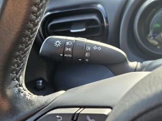 Toyota Yaris Toyota Yaris 1.5 Hybrid Dynamic | Nieuw Model / Dealer OH | Carplay / Cruise - afbeelding nr 22