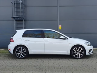 Volkswagen Golf Volkswagen Golf 1.5 TSI Highline Business R-Line - CARPLAY / ALCANTARA / FLIPPERS / P.SENSOREN V+A / STOELVERW. / DAB+ / FULL LED! - afbeelding nr 11