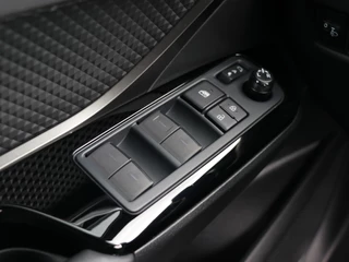 Toyota C-HR Toyota C-HR 2.0 Hybrid Dynamic I Camera I Dodehoekdetectie - afbeelding nr 17