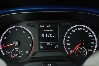 Volkswagen T-Roc Volkswagen T-Roc 1.5 TSI Sport | Stoelverwarming | Full LED |  Trekhaak | Navigatie | Climate control | PDC | Sportstoelen | Cruise control | Bluetooth - afbeelding nr 26