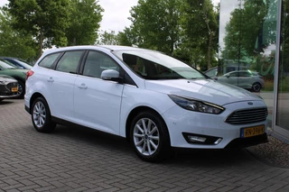 Ford Focus Ford Focus Wagon 1.0 EcoBoost Titanium | Navigatie | Climate Control | Cruise Control | Lichtmetalen Velgen | Voorruitverwarming - afbeelding nr 6