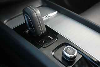 Volvo XC60 Volvo XC60 T8 Recharge AWD R-Design | Panoramadak | Parkeercamera | 20 Inch Velgen | Glossy Black | Keyless - afbeelding nr 33