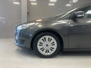 Ford Focus Ford Focus Wagon Trend 1.0 EcoBoost 125pk | Trekhaak | Stoelverwarming | Cruise control | - afbeelding nr 4