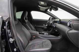 Mercedes-Benz CLA Mercedes-Benz CLA 180 AMG Widescreen, Sfeerverlichting, Camera, 19