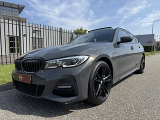 BMW 3 Serie BMW 3 Serie Touring 330e M-Sport DRAVITGRAU PANO/LASER/HEAD-UP/ADAPTIVE M-ONDERSTEL/KEYLESS/19