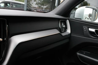 Volvo XC60 Volvo XC60 2.0 T8 Twin Engine AWD R-Design | Pano | Trekhaak - afbeelding nr 40