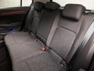 Volkswagen Golf Automaat (APPLE CARPLAY, GROOT NAVI, STUUR/STOELVERWARMING, GETINT GLAS, SPORTSTOELEN, PARKEERSENSOREN, ADAPTIVE CRUISE, DAB+, NIEUWE APK, NIEUWSTAAT) - afbeelding nr 15