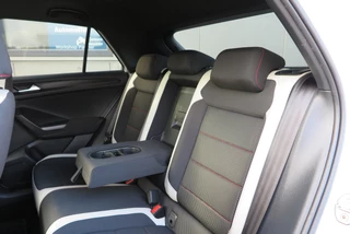 Volkswagen T-Roc Volkswagen T-Roc 2.0 TSI 190pk DSG 4Motion Sport , Virtual cockpit , Led verlichting, Trekhaak (afneembaar), Navigatie, Stoelverwarming,Achteruitrijcamera etc. Nieuwe APK - afbeelding nr 26