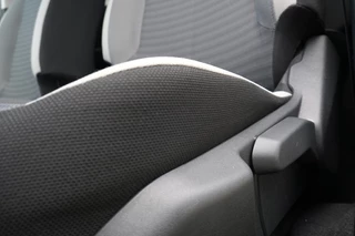 Toyota Aygo Toyota Aygo 1.0 VVT-i x-Joy Handgeschakeld | Automatische airconditioning | - afbeelding nr 15