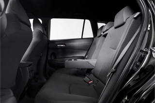 Toyota Corolla Cross Toyota Corolla Cross Hybrid 140 Style | Dig. Cockpit | Adapt. Cruise | Stoel+-Stuurverw. | Trekhaak | PDC | Camera | NAV+App. Connect | Elek. Klep | ECC | LM 18