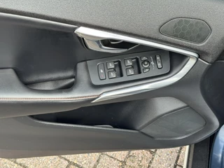 Volvo V40 Volvo V40 CROSS COUNTRY 1.5 T3 Momentum Ocean Race Cruise control Climate control Parkeersensor Navigatie - afbeelding nr 24