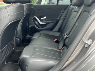 Mercedes-Benz CLA Navigatie Trekhaak Panoramadak Elek. Stoelen Leer Stoelverwarming DAB Keyless Getint Glas  NL Auto BTW - afbeelding nr 12