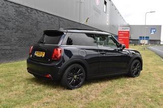 MINI Electric MINI Electric Mini Resolute edition 33 kWh Pano automaat resolute edition 135kw 1e eigenaar n.a.p. Pano / Leder / Harman Kardon / Head Up / Camera / Keyless - afbeelding nr 17