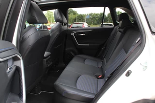 Toyota RAV4 Toyota RAV4 2.5 Hybrid AWD Bi-Tone / Trekhaak / Panoramadak / 360Camera / Leder / JBL / Keyless / 18'' / Dodehoek / DAB / Keyless - afbeelding nr 11