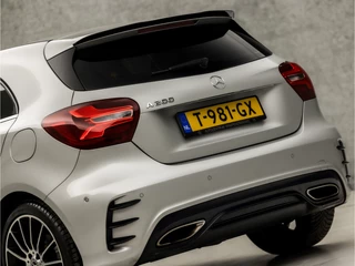 Mercedes-Benz A-Klasse 157Pk Automaat (GROOT NAVI, STOELVERWARMING, LEDER/ALCANTARA, GETINT GLAS, SPORTSTOELEN, KEYLESS START, PARKEERSENSOREN, CRUISE, NIEUWE APK, NIEUWSTAAT) - afbeelding nr 13