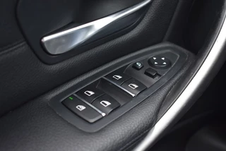 BMW 3 Serie BMW 3 Serie 330E HIGH EXEC. / SCHUIF KANTELDAK / STOELVERWARMING / LEDERE BEKLEDING - afbeelding nr 12