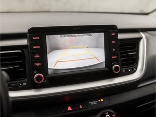 Kia Stonic (APPLE CARPLAY, NAVIGATIE, CAMERA, PARKEERSENSOREN, SPORTSTOELEN, CRUISE, GETINT GLAS, NIEUWE APK, NIEUWSTAAT) - afbeelding nr 13