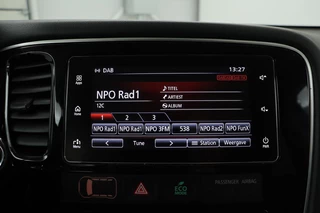 Mitsubishi Outlander Mitsubishi Outlander 2.0 PHEV Pure | Trekhaak | Carplay | Camera |  Half leder | Keyless | Climate control | Cruise control - afbeelding nr 16