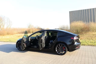 Tesla Model 3 Tesla Model 3 PERFORMANCE AWD 75 kWh dual motor 462pk leder panodak stoelverwarming v+a autopilot black on black de-chrome uitstraling! - afbeelding nr 31