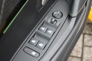Peugeot 208 Peugeot 208 1.2 100PK GT | NAVIGATIE | APPLE CARPLAY/ANDROID AUTO | DODEHOEK DETECTIE | FULL LED KOPLAMPEN | CLIMATE CONTROL | 3-D INSTRUMENTENPANEEL | 17