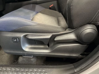 Toyota C-HR Toyota C-HR 1.2 Bi-Tone | CAMERA | NAVI | KEYLESS | LMV | METALLIC | LED - afbeelding nr 50