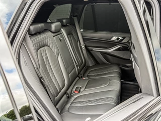 BMW X5 BMW X5 xDrive50e 490PK High Executive M-Sport | PANO | HARMAN KARDON | SKYLOUNGE | WARMTECOMFORT | LEDER | - afbeelding nr 17