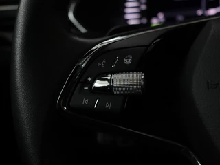Škoda Superb Skoda Superb 1.4 TSI iV Laurin & Klement | Panoramadak |  Stoelventilatie | Leder | 360 camera | Trekhaak | Massage | Adaptive cruise | Canton Sound | Virtual Cockpit | Carplay | 19'' lichtmetalen velgen | PHEV - afbeelding nr 26