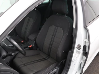 Volkswagen Golf Volkswagen Golf 1.0 TSI Business Edition Connected | Automaat |  Camera | Navigatie | Trekhaak | Climate control | Sportstoelen | Cruise control | Parkeerhulp | Bluetooth - afbeelding nr 6