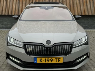 Škoda Superb Skoda Superb Combi 1.4 TSI iV Sportline Automaat | Panoramadak | Trekhaak uitklapbaar | Groot navigatiesysteem | Achteruitrijcamera | LED verlichting | Parkeersensoren voor en achter - afbeelding nr 72