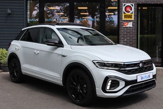 Volkswagen T-Roc Volkswagen T-Roc 1.5 TSI 110kW DSG-7 R-Line Black Style Panorama/IQ.Light/Virtual Cockpit Pro/App-Connect/18