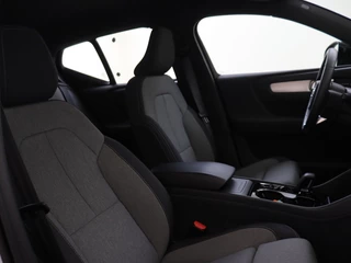 Volvo XC40 Volvo XC40 B4 Plus Dark | Trekhaak | Dodehoekdetectie | Achteruitrijcamera - afbeelding nr 14