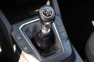 Ford Kuga Ford Kuga 1.5 EcoBoost Titanium 120pk Wegklapbare Trekhaak | Navigatie | Parkeersensoren | Apple Carplay | Metaal lak | Dealer onderhouden - afbeelding nr 36