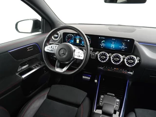 Mercedes-Benz GLA Mercedes-Benz GLA 200 AMG // Camera // Sfeerverlichting // Night Pakket // Augmented Reality // Carplay // 19